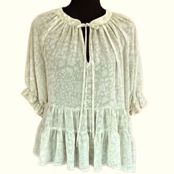 𝅺Forever 21 tiered Sage green patterned top with keyhole front and tie sz 0X - Picture 4 of 11